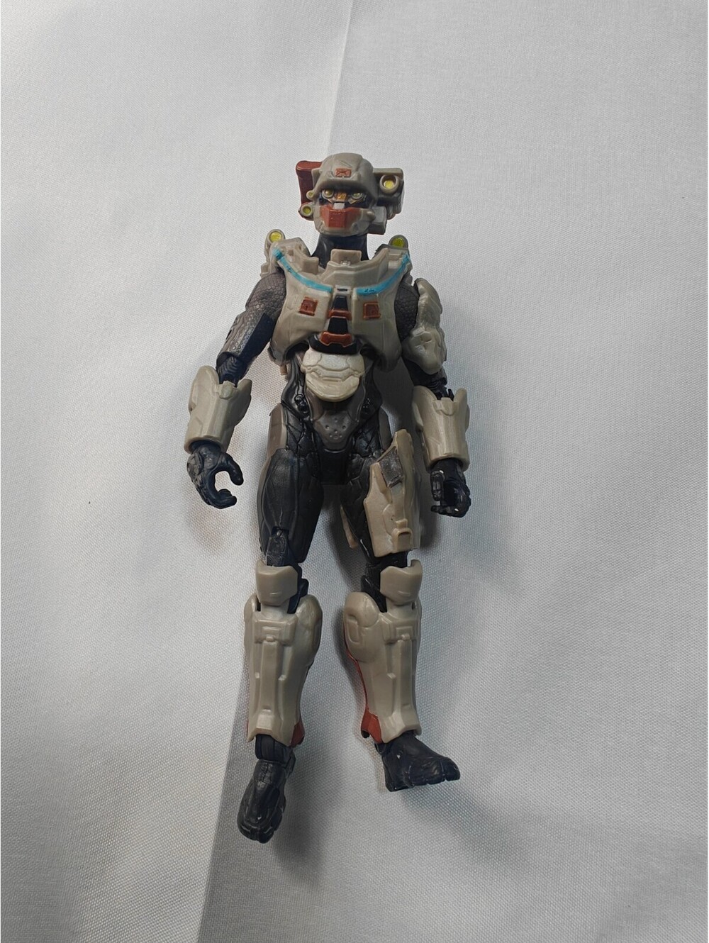 Halo action fem-figure light gray, 6" tall